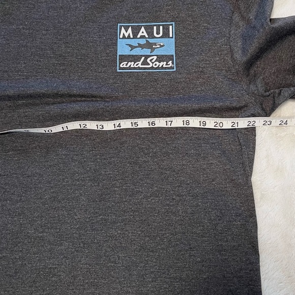 NWT Men’s Maui and Sons Long Sleeve Shark Logo Shirt - Picture 9 of 10